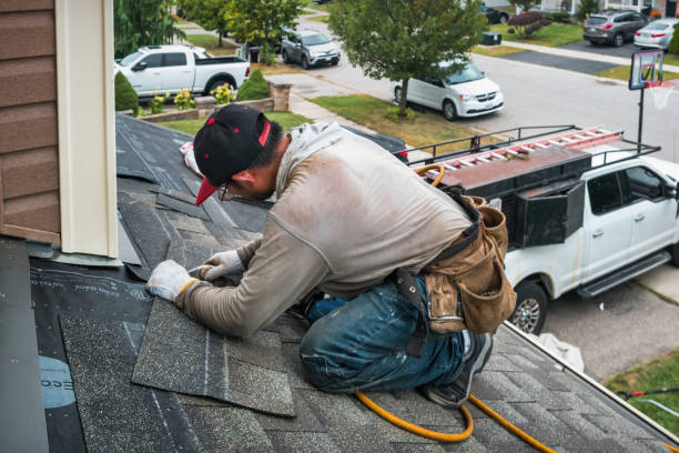 Professional Roofing technician working in Como, NC